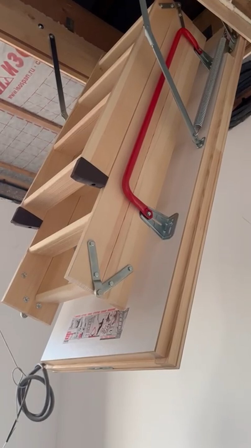 Монтаж чердачной лестницы в заранее подготовленный проем