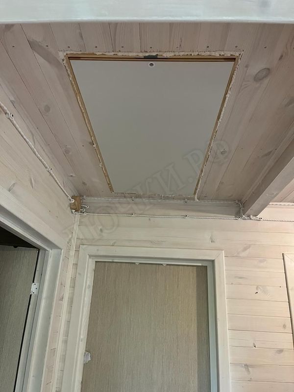 Монтаж чердачной лестницы в заранее подготовленный проем Монтаж чердачной лестницы в заранее подготовленный проем